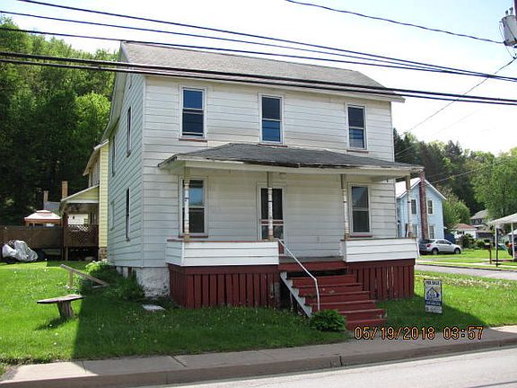 2nd image of 596 Hill St