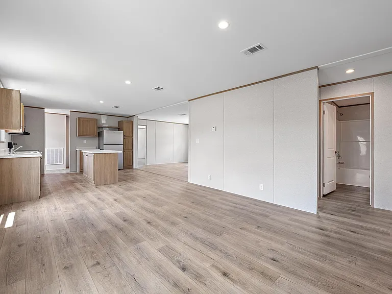 7480 SE Eagle Ave — Photo 8