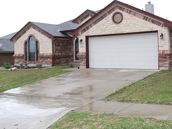 2nd image of 2705 Legacy Ln