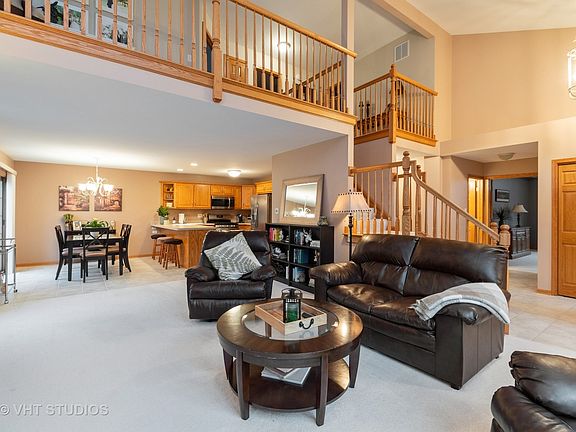 4th image of 17952 Upland Dr