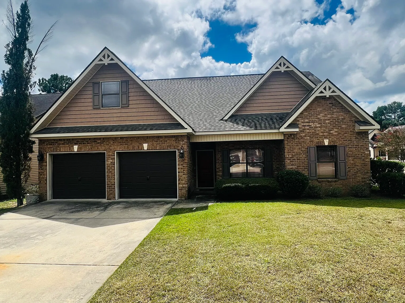 4 bed, 2550 sqft, $2,500 — Photo 1