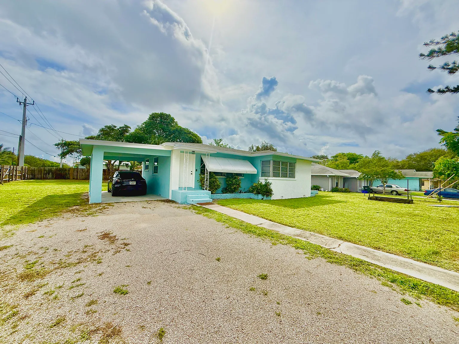 4 bed, 2.0 bath, 1571 sqft, $3,400 — Photo 1