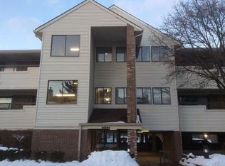 30450 Orchard Lake Rd UNIT 72, Farmington Hills, MI 48334