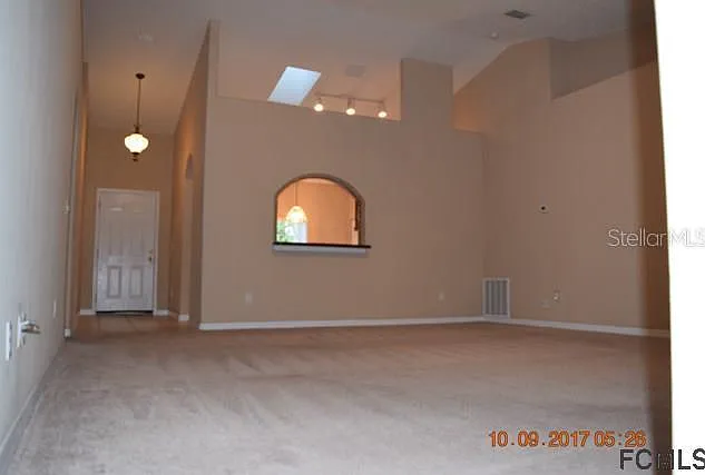 4 bed, 2.0 bath, 1900 sqft, $2,600 — Photo 4