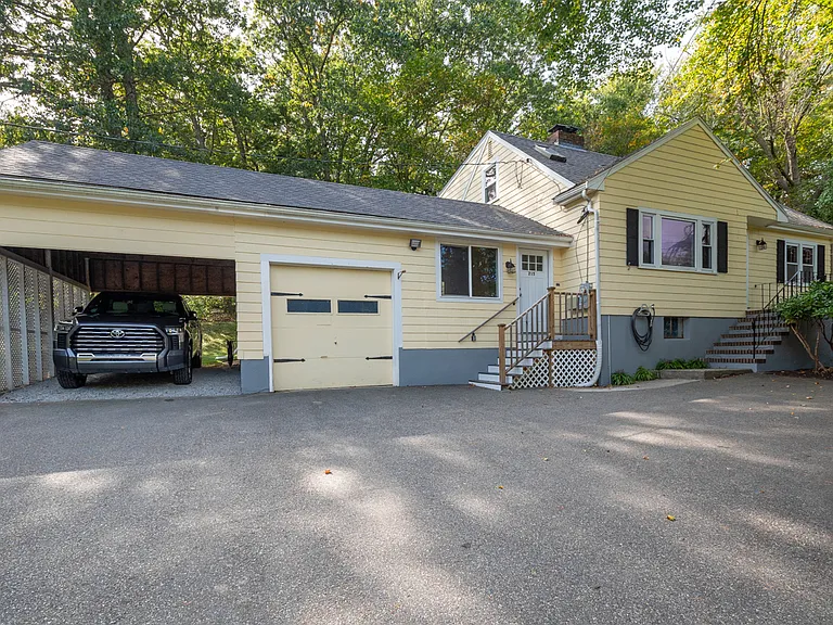 215 Blue Hill Dr — Photo 5