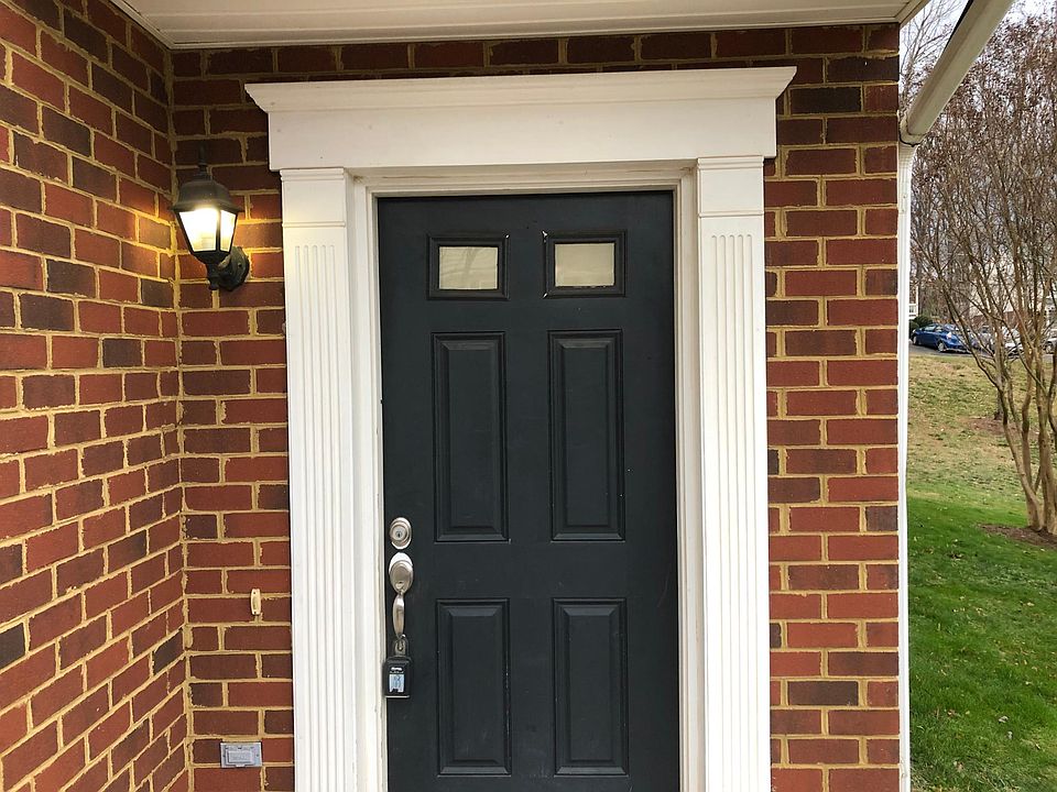 1st image of 121 Aaron Pl