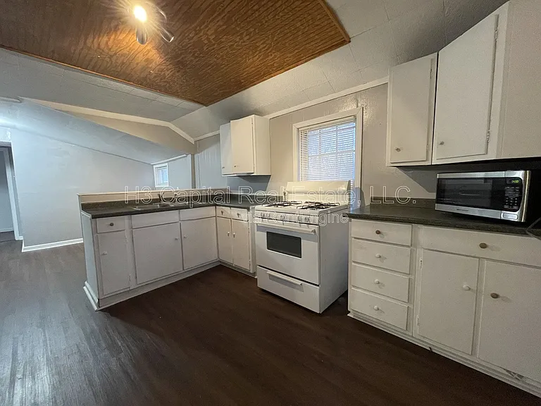 77 Sunset Ave — Photo 4