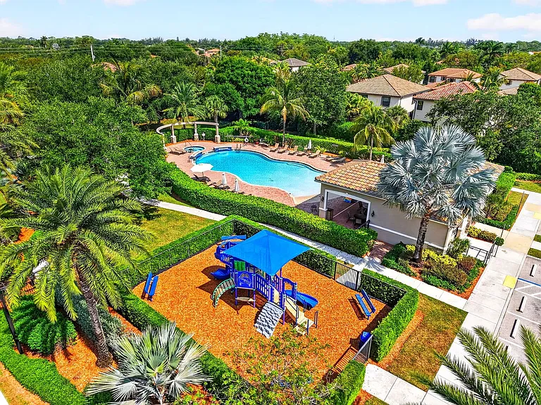 9062 Gulf Cove Dr — Photo 60