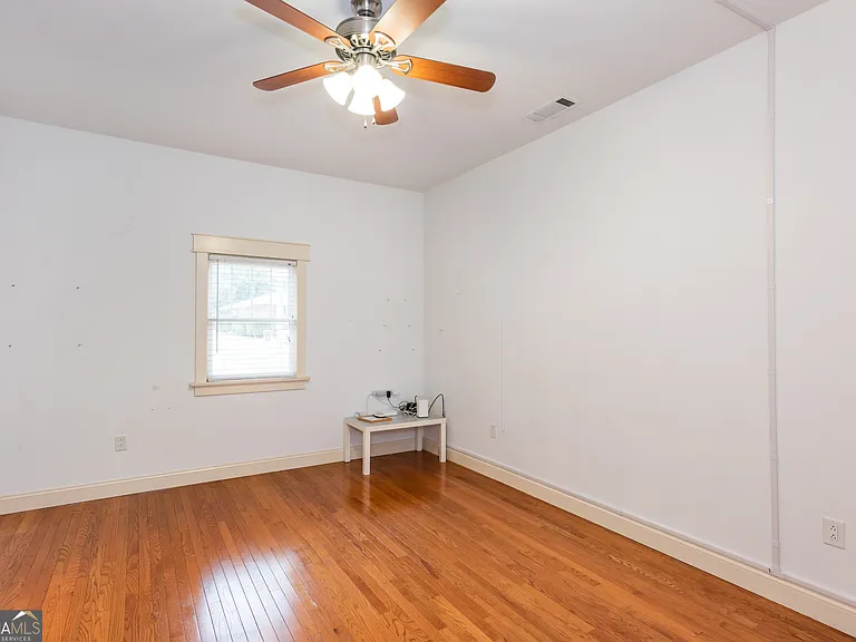 1698 Temple Ave — Photo 7
