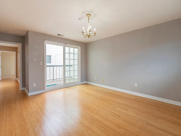 2410 Voorhees Ave #5 — Photo 19
