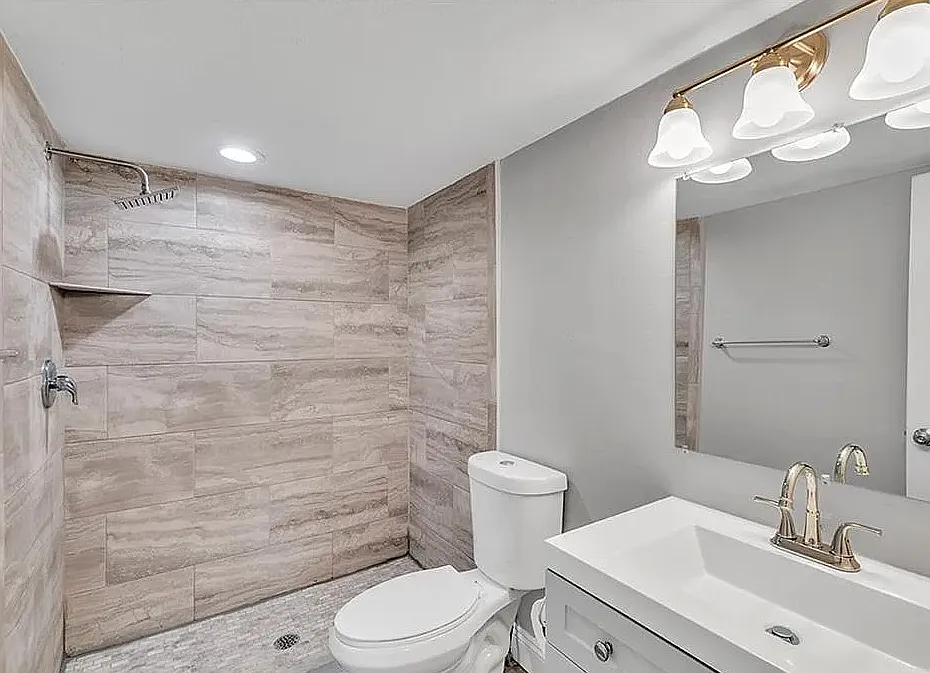 Beautiful 2 Bed 2 Bathroom Townhouse Large Yard — Photo 4