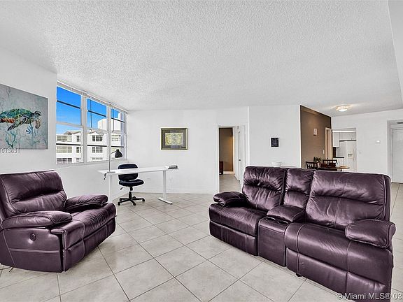 3rd image of 999 Brickell Bay Dr APT 1907