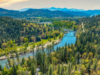 375 Bartlett Ln, Grants Pass, OR, 97527