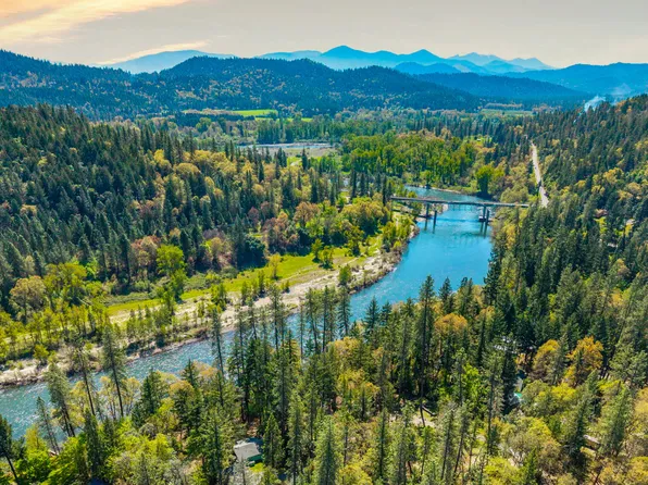 375 Bartlett Ln, Grants Pass, OR 97527