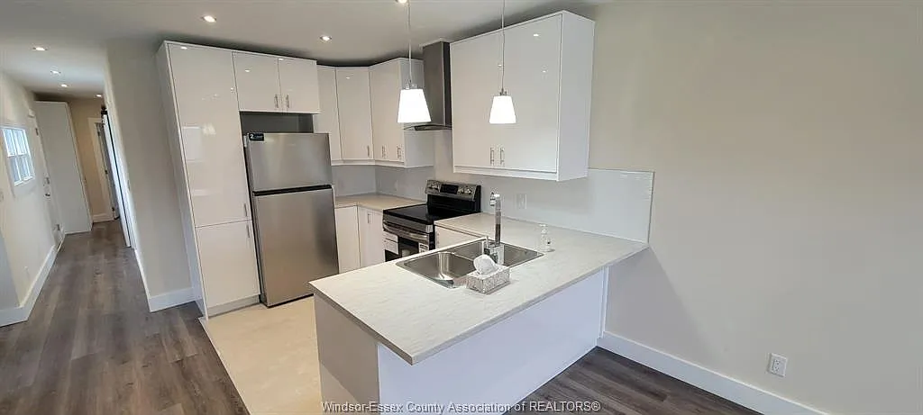 Building Photo - 22 Robin Cres