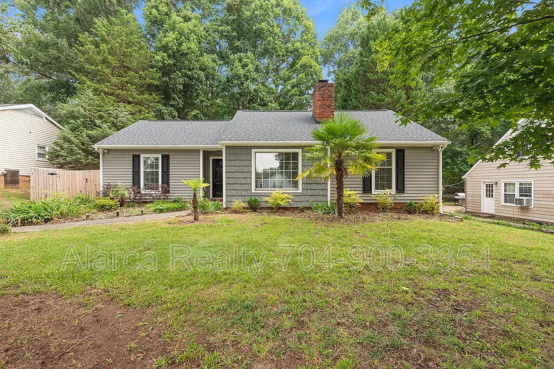 3 bed, 1270 sqft, $1,950 — Photo 1