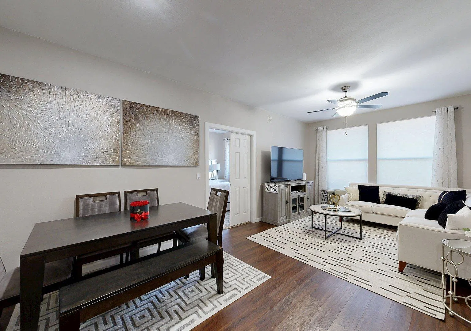 2 bed, 2.0 bath, 937 sqft, $2,300 — Photo 2