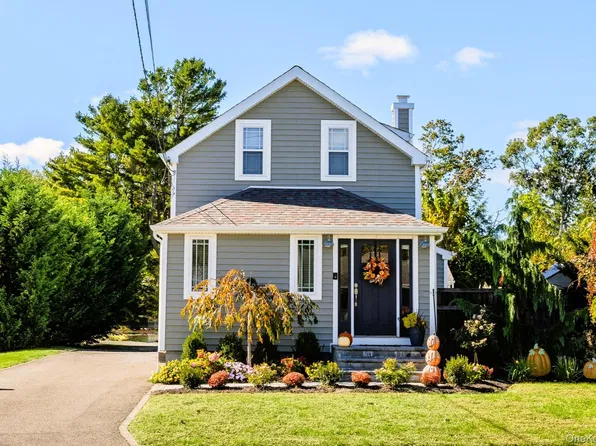 388 Lincoln Avenue, Sayville, NY 11782