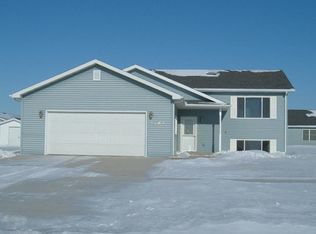 5402 W Lanark Dr, Grand Forks, ND 58203