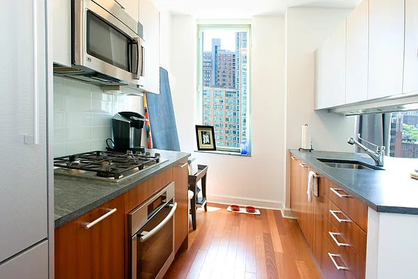 Rented by WIRE International Realty | media 12