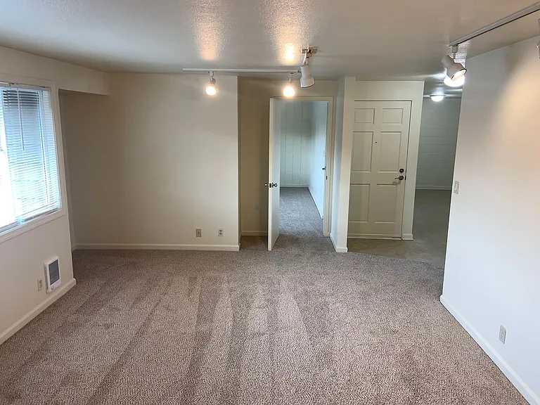 991 NW Circle Blvd — Photo 5