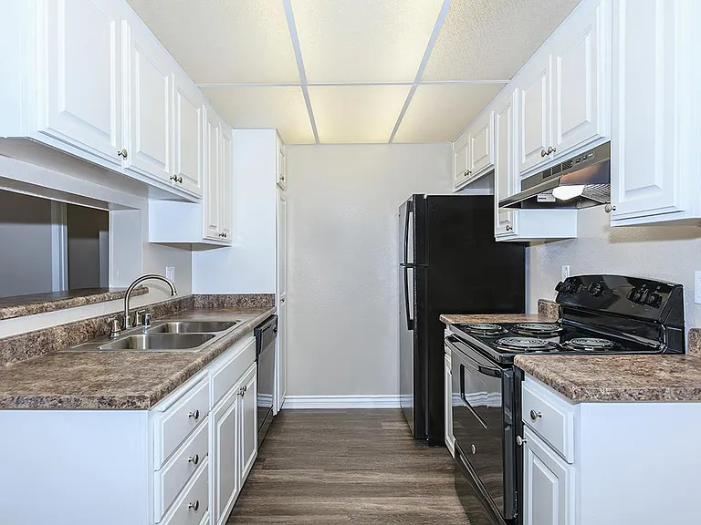 Raintree Apartment Homes — Photo 24