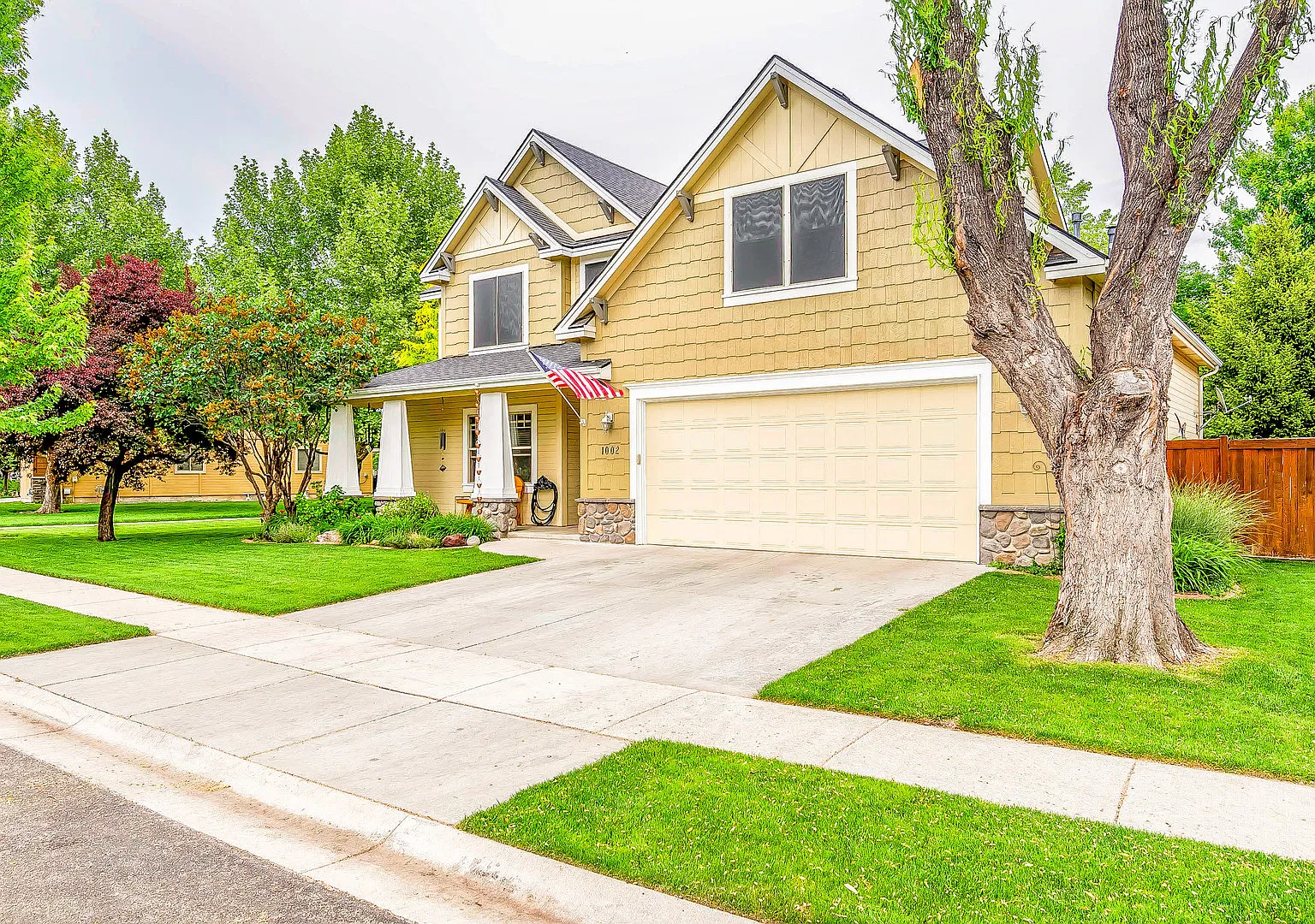 Beautiful Craftsman Style Home — Photo 2