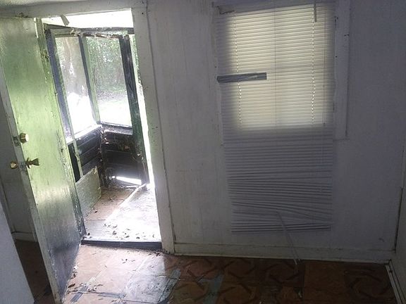 4th image of 572 Salley St