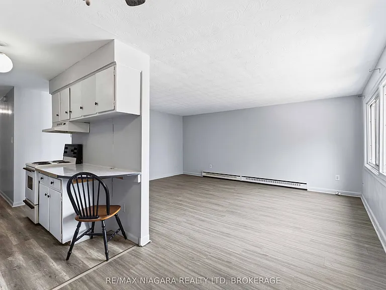 27 Main St #5 — Photo 8