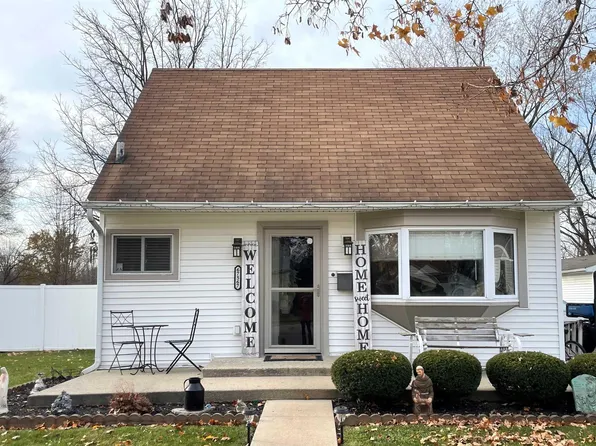 67567 Gleason St, Richmond, MI 48062