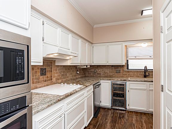 4th image of 2413 Shadowbrook Dr