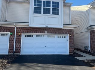 204 S Oak Creek Ln, Romeoville, IL 60446