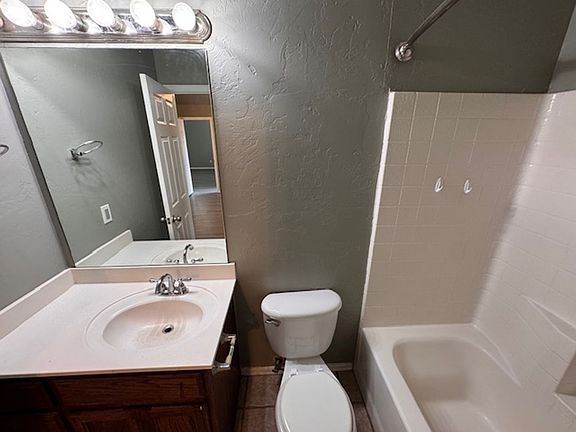 4th image of 8601 Canyon Trail Dr