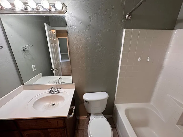 8601 Canyon Trail Dr — Photo 4