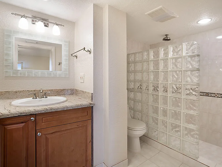 800 Jeffery St #409 — Photo 16