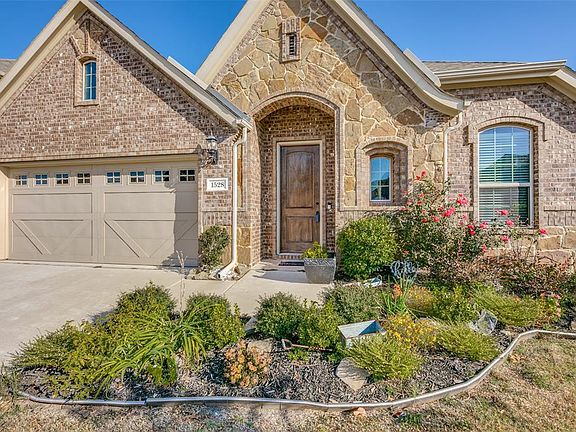 3rd image of 1528 Cypress Garden Ln
