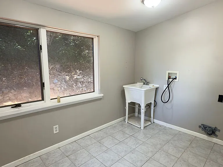 627 W Marine Dr — Photo 19