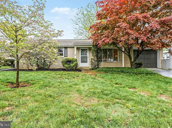802 Willow Ln, Lebanon, PA 17046