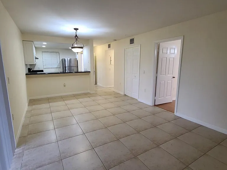1547 Lake Crystal Dr #A — Photo 2