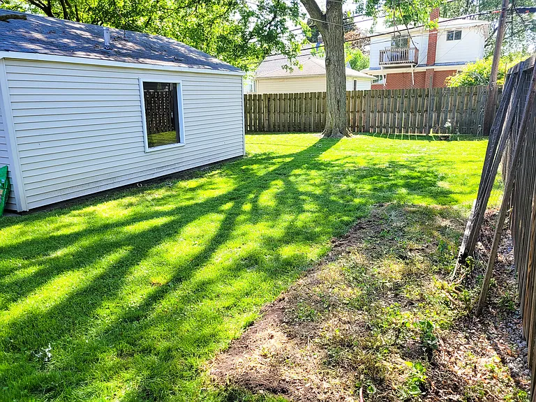 205 N Altadena Ave — Photo 2