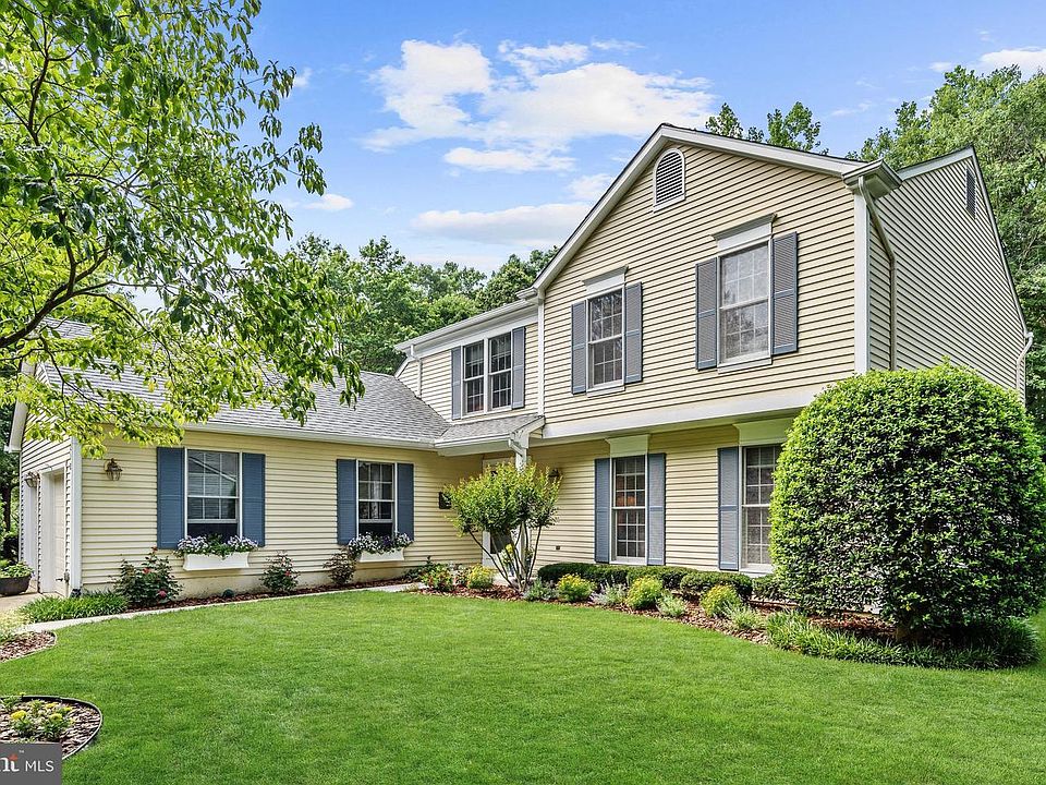 1st image of 212 Autumn Chase Dr