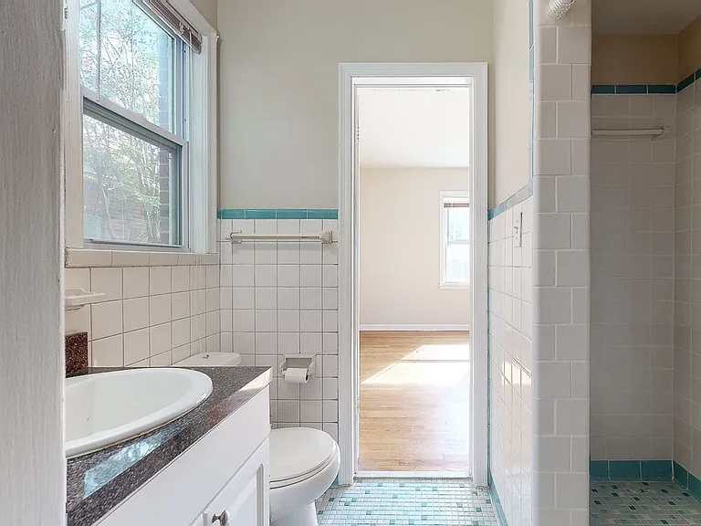 Belmont Terr 1274 - 1276 — Photo 28