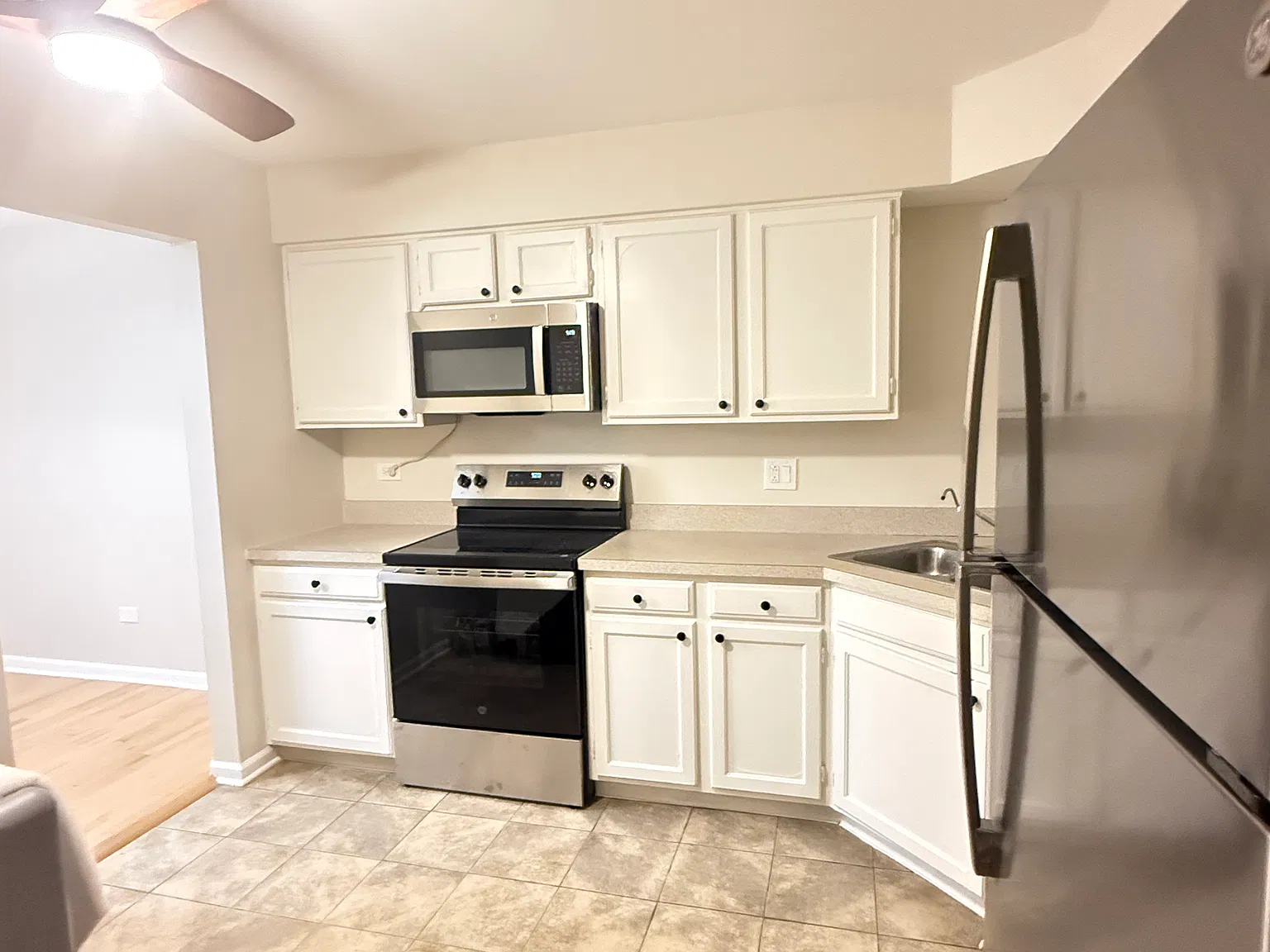 2 bed, 1300 sqft, $2,400 — Photo 2