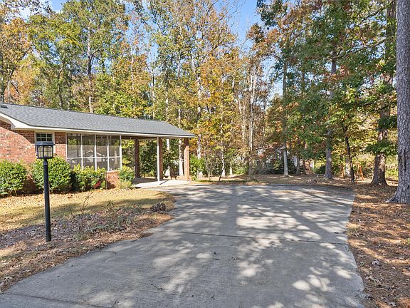3rd image of 1942 Longwood Dr