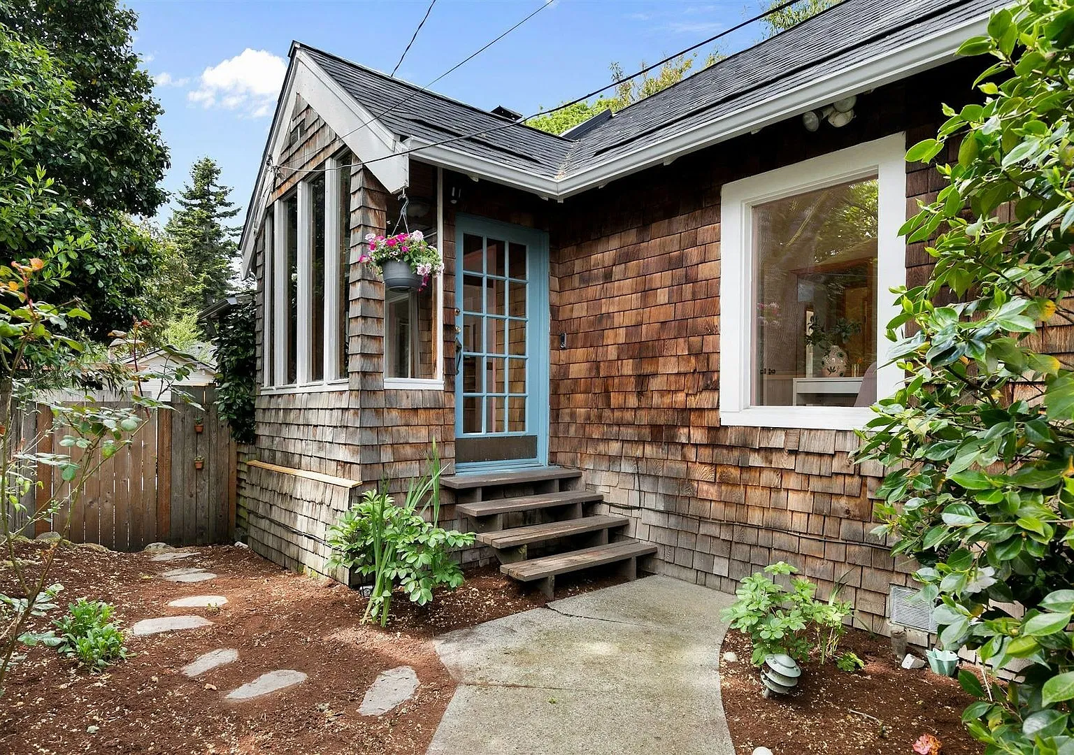 3Bd/1.75Ba Seattle Home — Photo 4