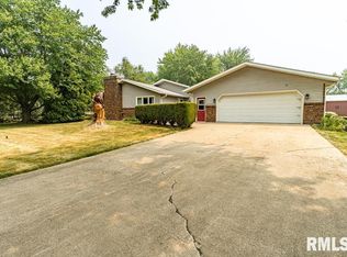 15690 Herberger Rd, Mackinaw, IL 61755