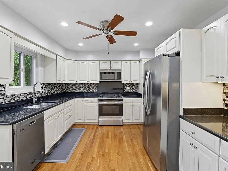 5023 King Richard Dr — Photo 10