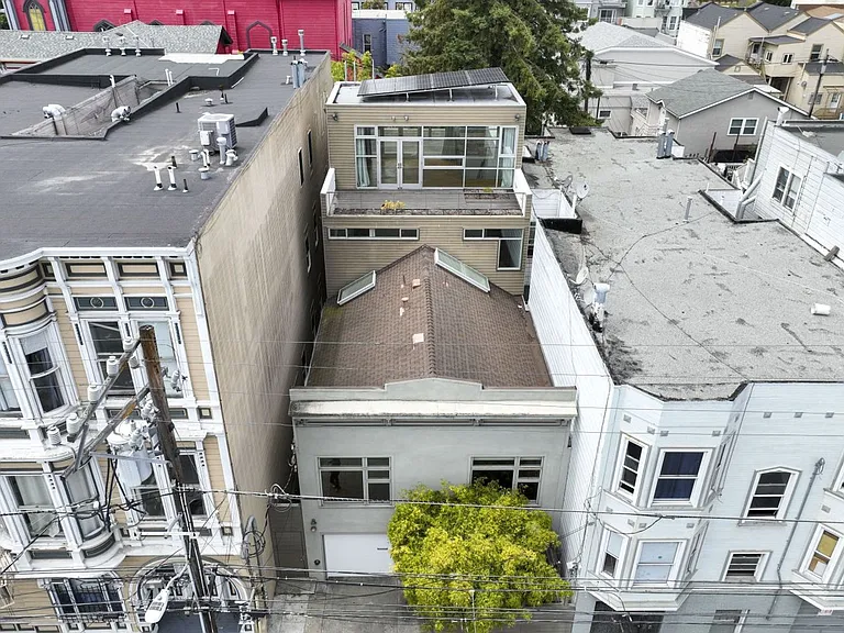 1076 S Van Ness Ave — Photo 59