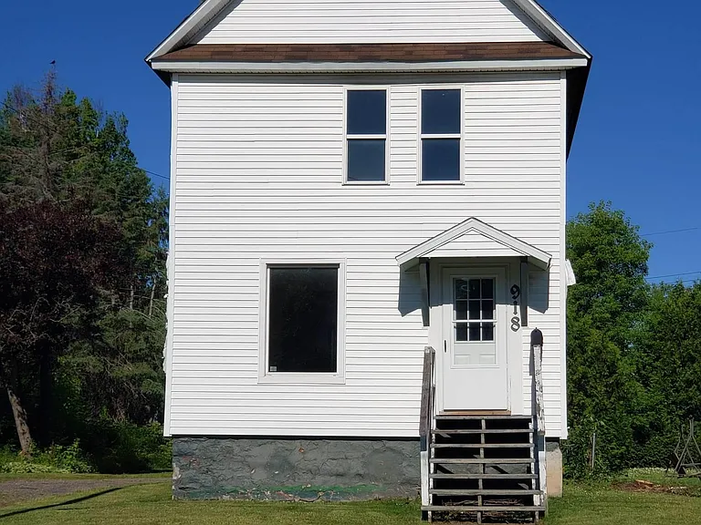 918 Seymour St — Photo 1