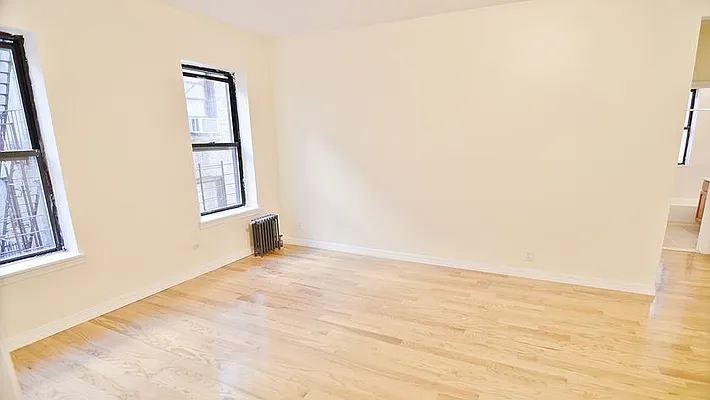 Rented by Park Property Advisors | media 4